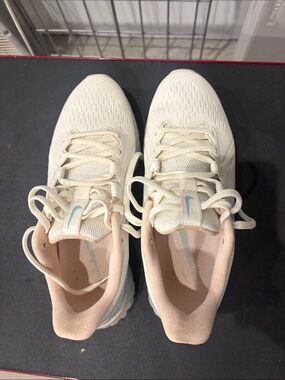 Women's Lightweight Golf shoes in Cream and Blush